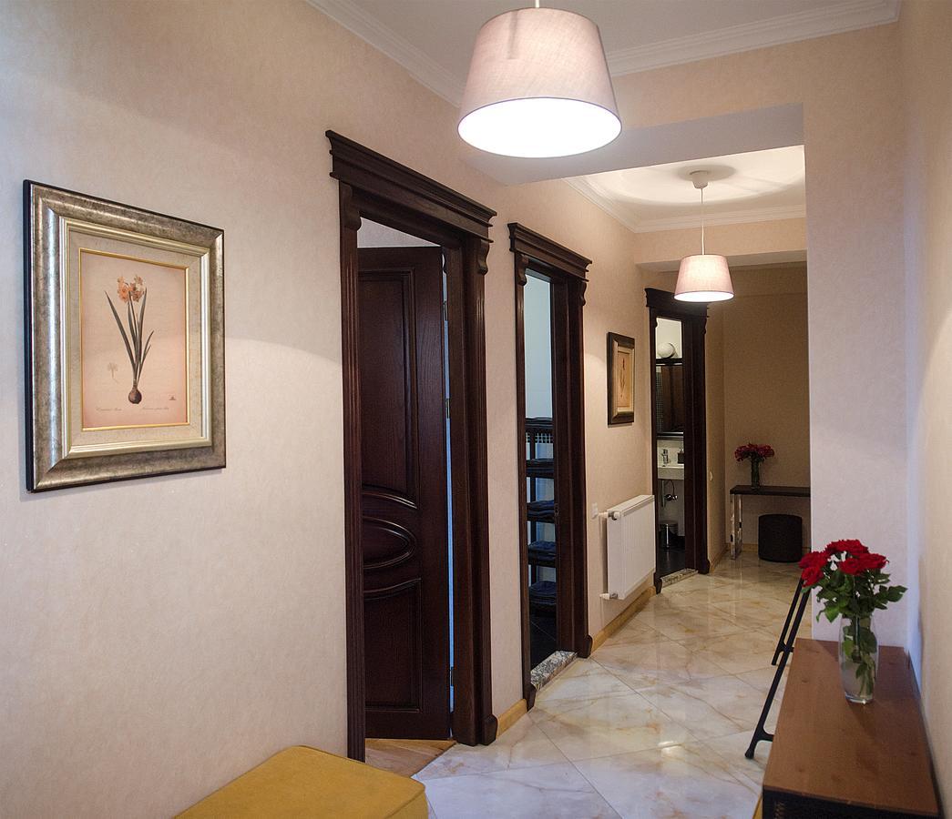 Tiflislux Apartment - Old City Philarmonic ภายนอก รูปภาพ