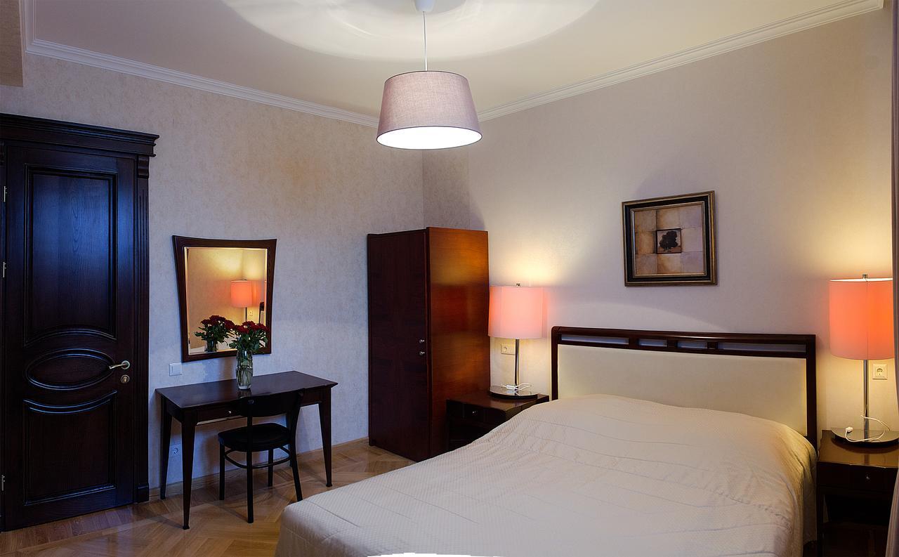 Tiflislux Apartment - Old City Philarmonic ภายนอก รูปภาพ