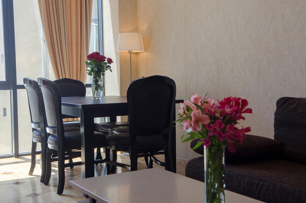 Tiflislux Apartment - Old City Philarmonic ภายนอก รูปภาพ