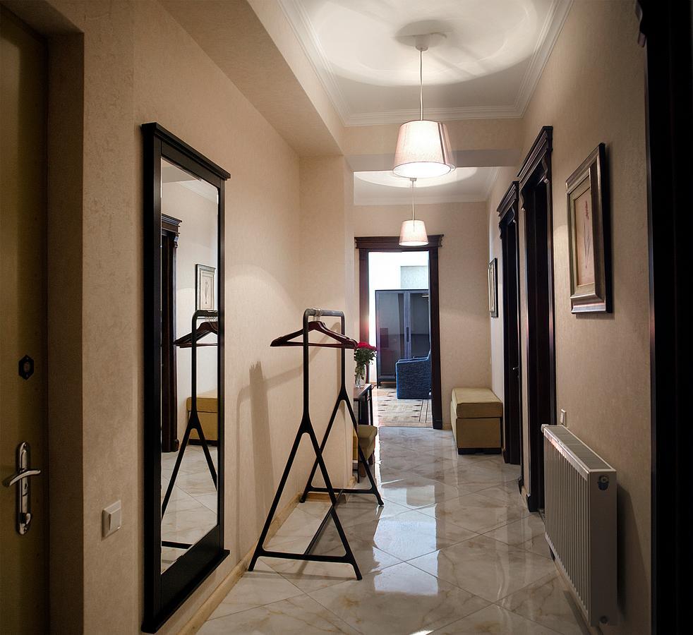 Tiflislux Apartment - Old City Philarmonic ภายนอก รูปภาพ