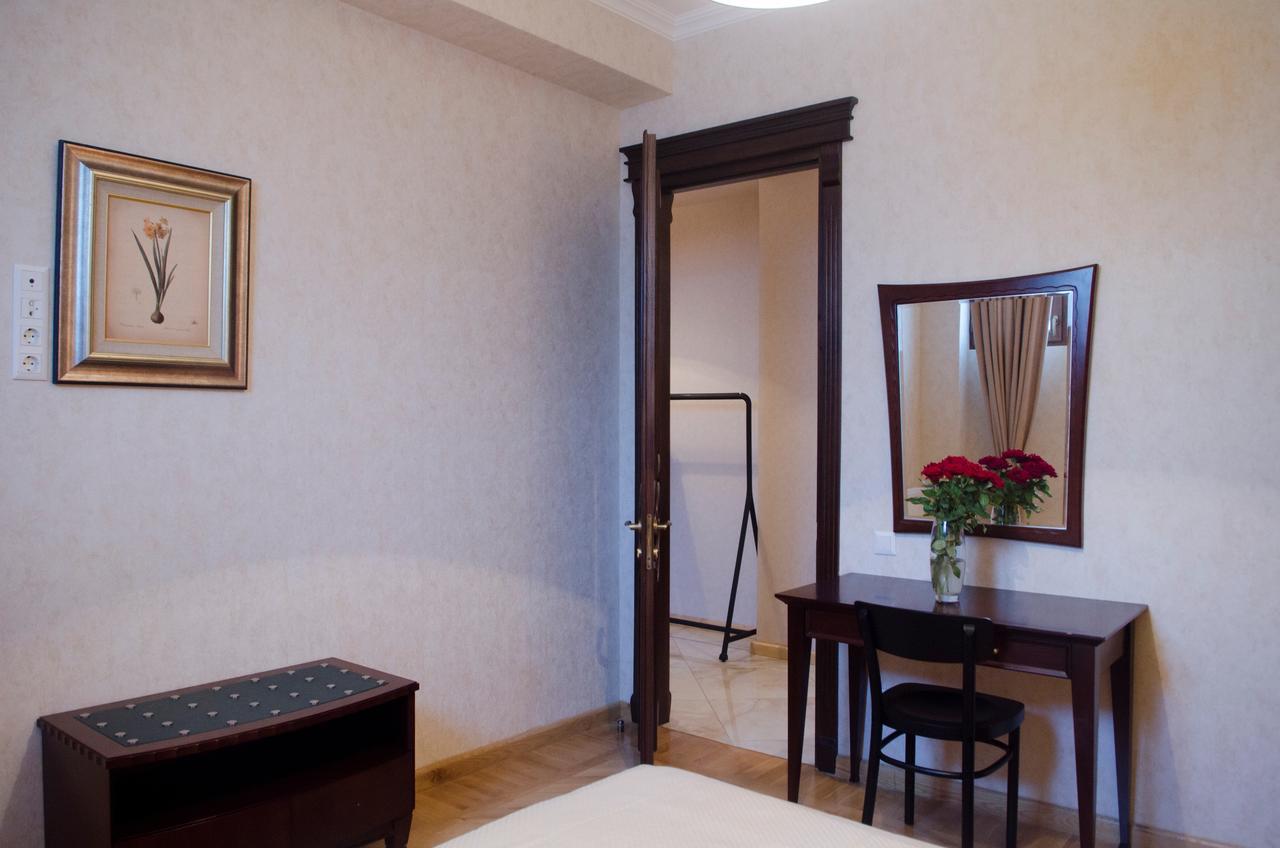 Tiflislux Apartment - Old City Philarmonic ภายนอก รูปภาพ
