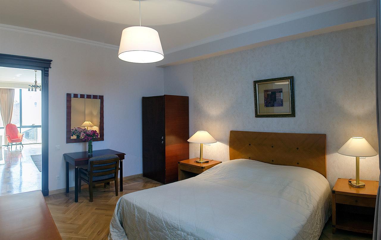 Tiflislux Apartment - Old City Philarmonic ภายนอก รูปภาพ