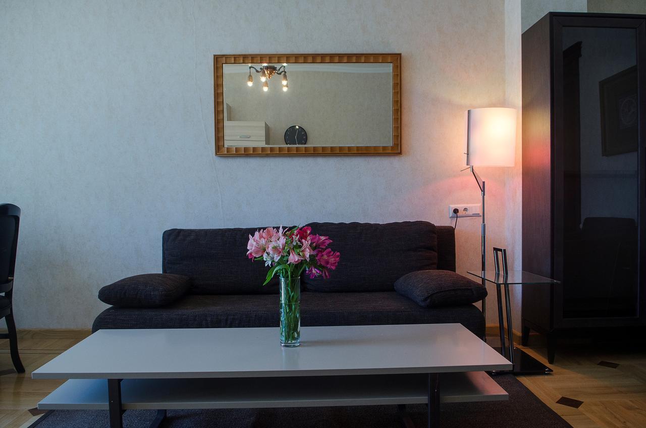 Tiflislux Apartment - Old City Philarmonic ภายนอก รูปภาพ